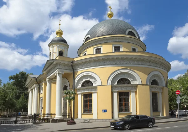 Храм Пресвятой Богородицы "Всех скорбящих Радость", улица Большая Ордынка, построенный в 1791 году, культурное наследие Российской Федерации — стоковое фото