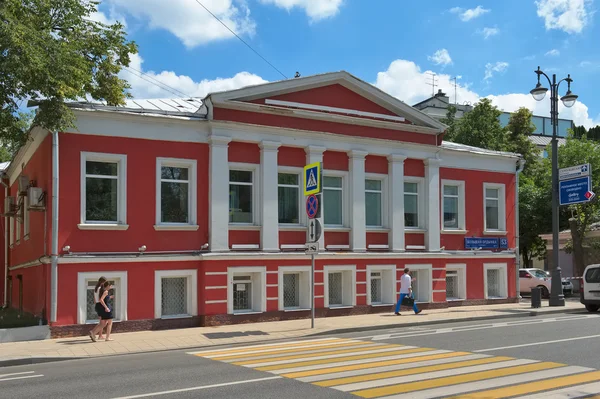 Eski konak FA Khovanskaya, Bolshaya Ordynka, 53, Bina 1, klasik tarzda 1811, nesne kültürel miras inşa — Stok fotoğraf