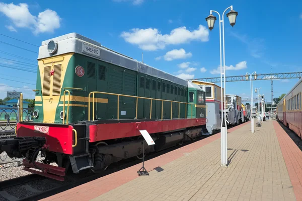 鉄道博物館モスクワ鉄道のディーゼル機関車 Chme2 シリーズ (電気伝送でシャントのチェコスロバキア) Chme2-120、1961 年に建て — ストック写真