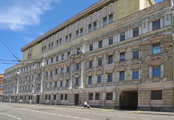 Profitable House N.D. Stakheeva, Myasnitskaya Street, 6 / 3, Vista com pista Lubyansky, marco, construído em 1898, valioso objeto formador de cidade — Fotografia de Stock