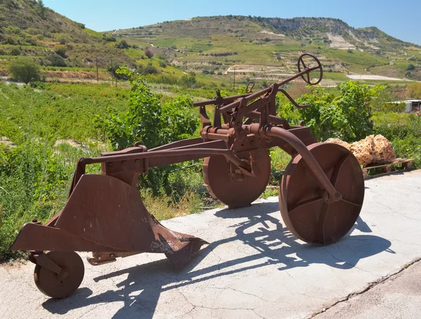 Eski toprakaltı pulluklar — Stok fotoğraf