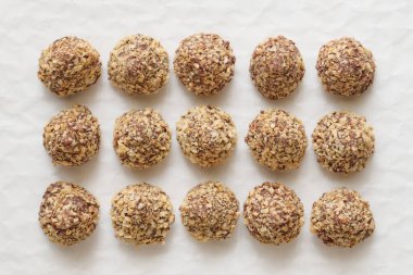 Çikolatalı yer mantarı ve waffle kırıntıları.