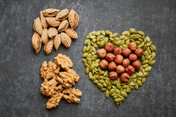 Las Semillas Calabaza Pepitas Presentan Forma Corazón Nueces Dieta Saludable —  Fotos de Stock