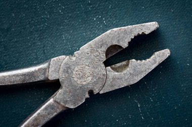 Kullanılan eski kombinasyon pense üst görünümü