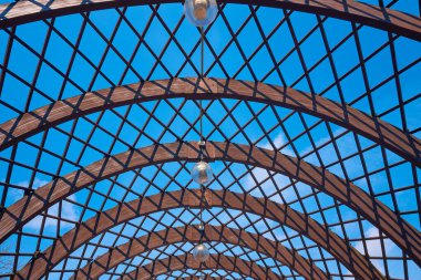 Kubbeli ahşap kemerler, mimari detaylar.