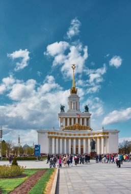 Moskova, Rusya - 7 Mayıs 2021: Sovyet döneminin mimarisi, ulusal ekonominin başarılarının sergilenmesi, Pavilion N1 Merkez 'in ana binalarından biri, tarihi eser