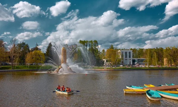 Moscow Russia May 2021 Vdnh Kamensky Pond View Golden Spike — Stock Photo, Image