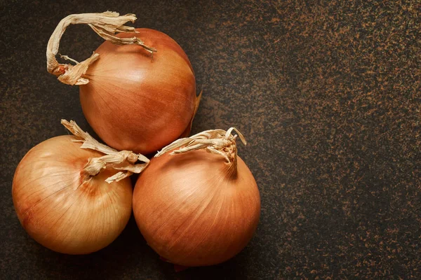 Three Fresh Bable Onions Dark Background Copy Space Macro — Stock Photo, Image