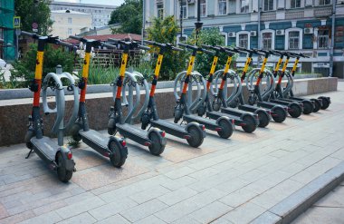 Kamu elektrik şalterlerinin park ve kiralanması: Moskova, Rusya - 26 Mayıs 2021