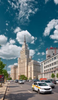 Hilton Moskova Leningradskaya 'nın Garden Ring' den görünüşü, 1949-1954, bir dönüm noktası, kültürel mirasın bir objesi: Moskova, Rusya - 26 Mayıs 2021