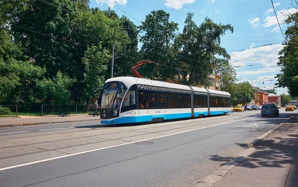 Straßenszene Mit Straßenbahn Moskau Moderner Umweltverkehr Moskau Russland Mai 2021 — Stockfoto