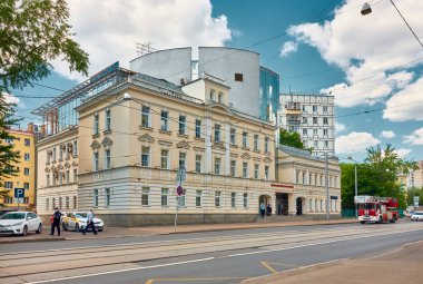 Klanchevskaya Caddesi 'ndeki Moskova İdari Trafik Müfettişliği binasının manzarası: Moskova, Rusya - 26 Mayıs 2021