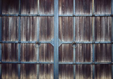 Metal ızgaralı ahşap kapı, klasik tarzda, arka plan