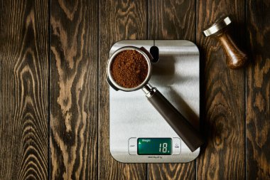 Sade kahve, espresso tarifi konsepti, fotokopi alanı olan ahşap zemin