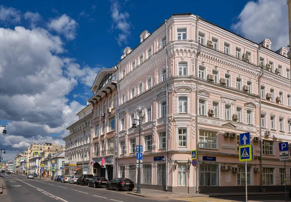 Altes Schönes Gebäude Mit Stuckverzierungen Erbaut 1917 Nach Der Oktoberrevolution — Stockfoto