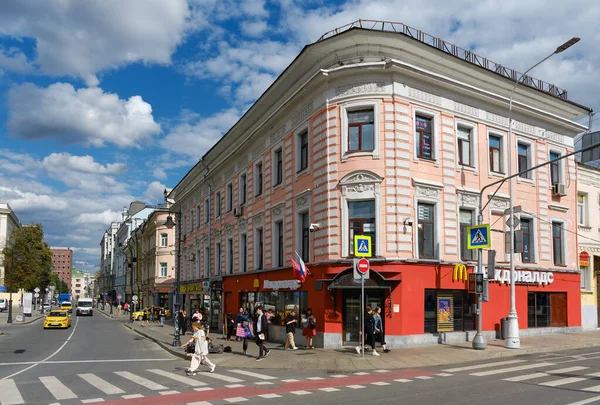 前商人Peter Gusyatnikov的房子 建于1806年 具有里程碑意义 2021年8月23日 俄罗斯莫斯科 — 图库照片