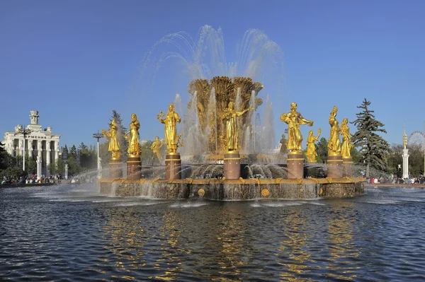 Fountain "Friendship of Peoples" at the Exhibition of Achievements of National Economy — Stock Photo, Image