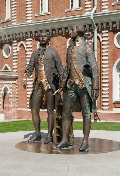 Monument architect Vasili Bazhenov en Matvey Kazakov in Tsaritsyno — Stockfoto