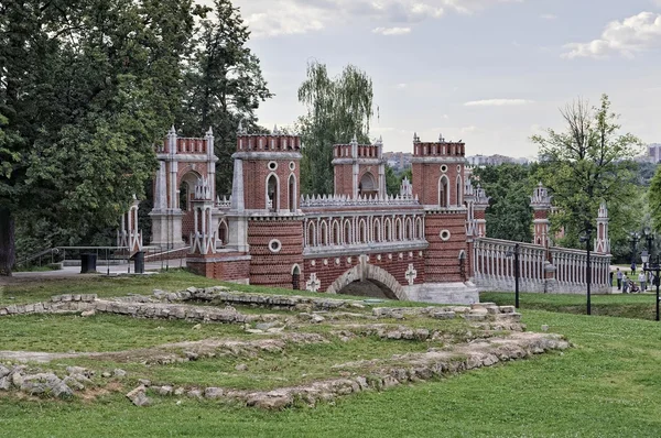 Figured bridge in museum-estate Tsaritsyno — Stock Photo, Image