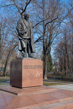 Şair Tvrdovsky Aleksanlr Trifonovich, Moskova Strastnoy Bulvarı'nda anıt