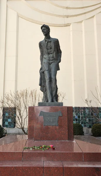 Moscú, Monumento al escritor ruso A.P. Chekhov en Kamergersky Lane — Foto de Stock