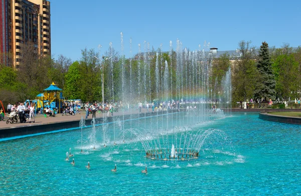 Fuente en el parque central de la ciudad de Zhukovsky —  Fotos de Stock