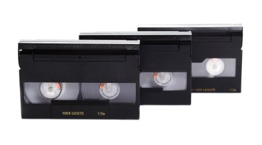 Beyaz bir arka plan üzerinde video kasetleri