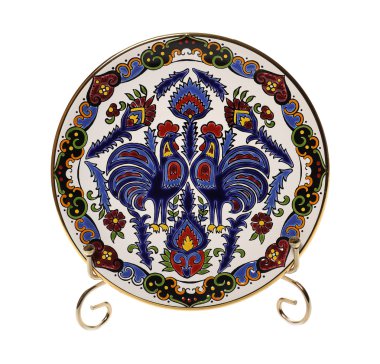 Horozlar ve süsleme ile dekoratif seramik tabak