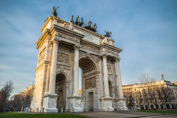 Boog van vrede in sempione park, Milaan, Italië — Stockfoto