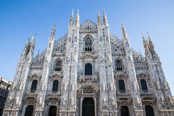 Milan domkirke (Duomo di Milano) er den gotiske katedralen i Milano, Lombardia, Italia. – stockfoto