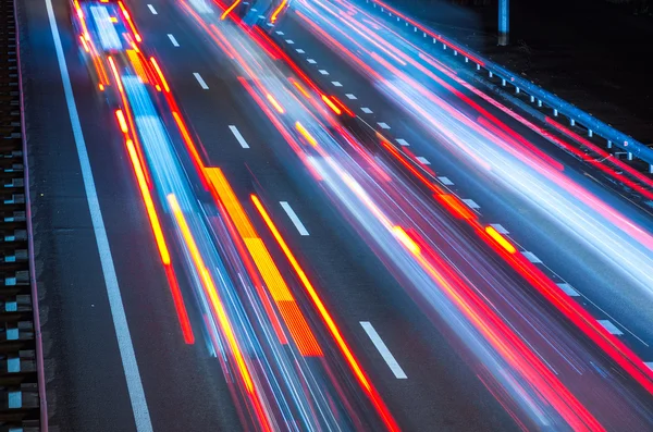 Night traffic with blurred traces from cars — Stock Photo, Image