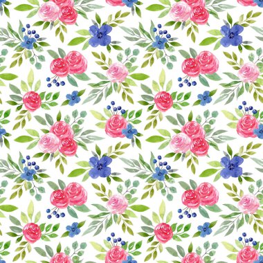 Çiçekli suluboya desenli pembe güller, mavi çiçekler, beyaz arka planda izole edilmiş böğürtlenler. Yeşillik ve çiçekler. El çizimi illüstrasyon.