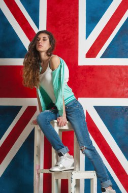 kadın ve İngiltere bayrağı