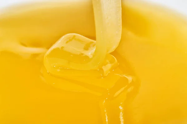 Течет Вкусный Мед Желтый Фон — стоковое фото