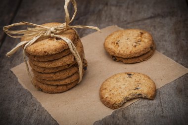 Çikolata parçacıklı kurabiye.