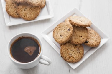 Çikolata parçacıklı kurabiye.