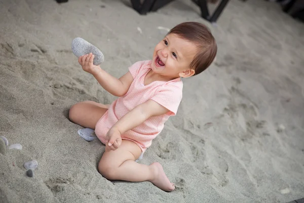 Cute baby girl at the beach — Stock Photo, Image