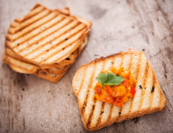 Fresh vegetarian toast for breakfast — Stockfoto