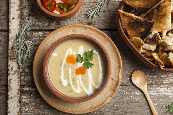 Zuppa di panna fatta in casa in una ciotola — Foto Stock