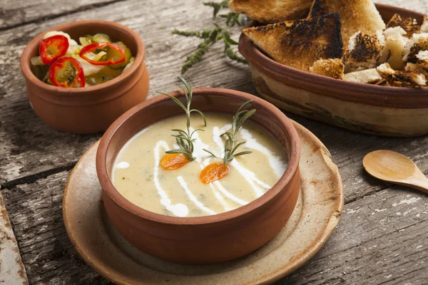 Sopa de creme caseiro em uma tigela — Fotografia de Stock