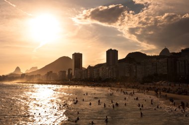 Kalabalık Copacabana Plajı
