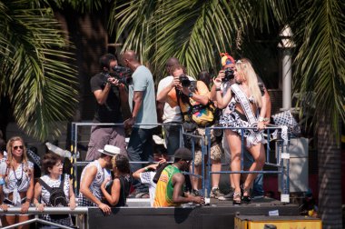 Thousands of revellers on Rio's largest carnival