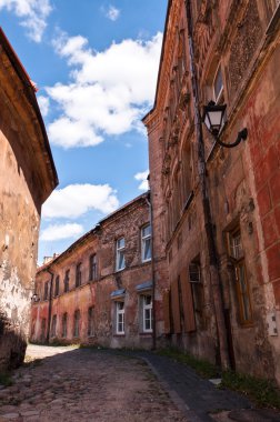 Eski yıpranmış evler