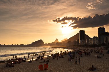 Kalabalık Copacabana Plajı