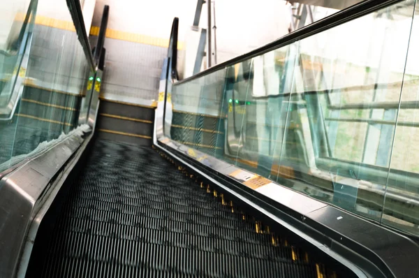 Perspectiva de escada rolante vazia — Fotografia de Stock