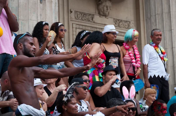 Miles de juerguistas en el carnaval más grande de Río — Foto de Stock