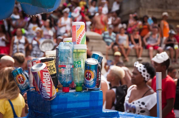 Alkohol a jiné nápoje na prodej — Stock fotografie