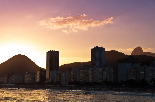 Puesta de sol en la playa de Copacabana —  Fotos de Stock