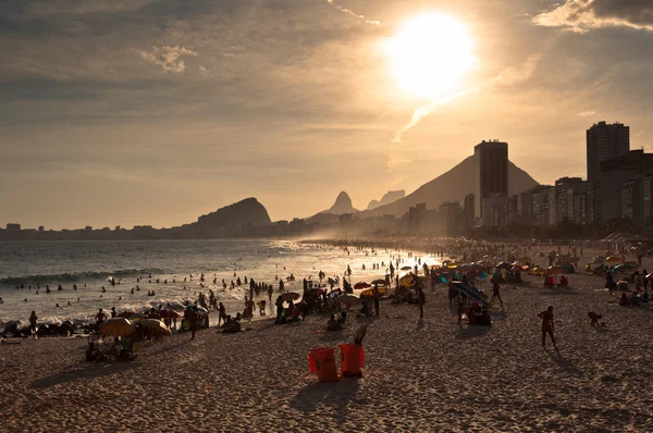 Kalabalık Copacabana Plajı — Stok fotoğraf