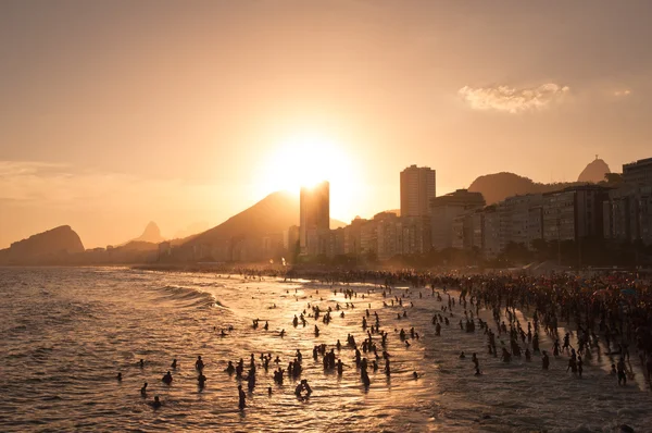 Přeplněné pláže Copacabana — Stock fotografie